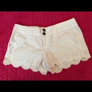 BKE Eve white shorts with detail